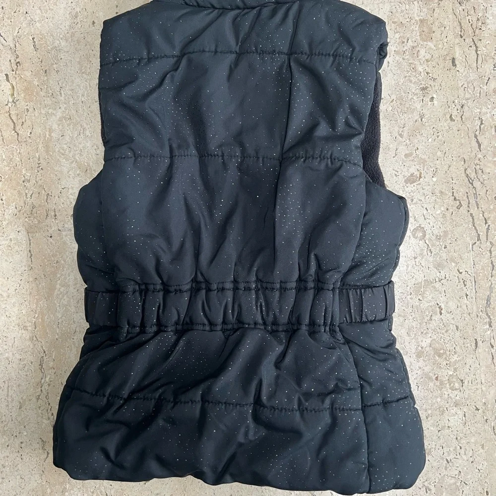 The Children’s Place Black Sparkly Fleece Lined Puffer Vest Size 7/8